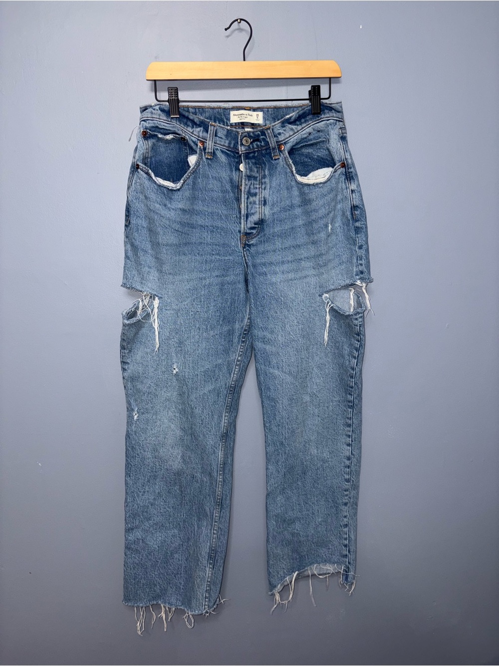 Abercrombie & Fitch • Distressed Jeans